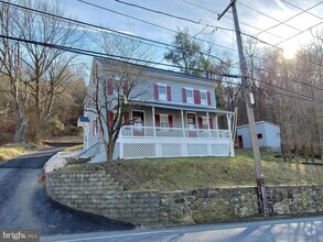 Building Photo - 292 N Galen Hall Rd