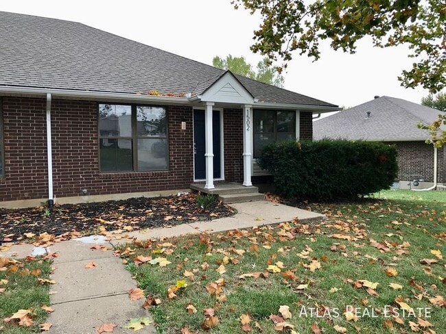 Building Photo - 1502 SW Sunset St