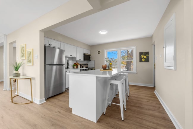 Foto del edificio - 1210 Gahan Dr