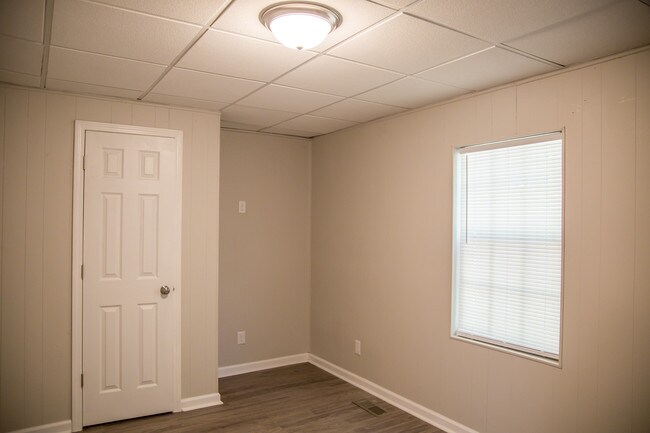 Building Photo - 1310 Forest Ave