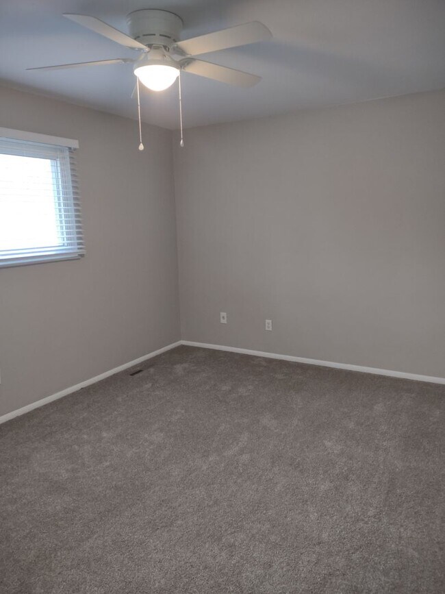 Building Photo - Newly remodeled Village-Seven home