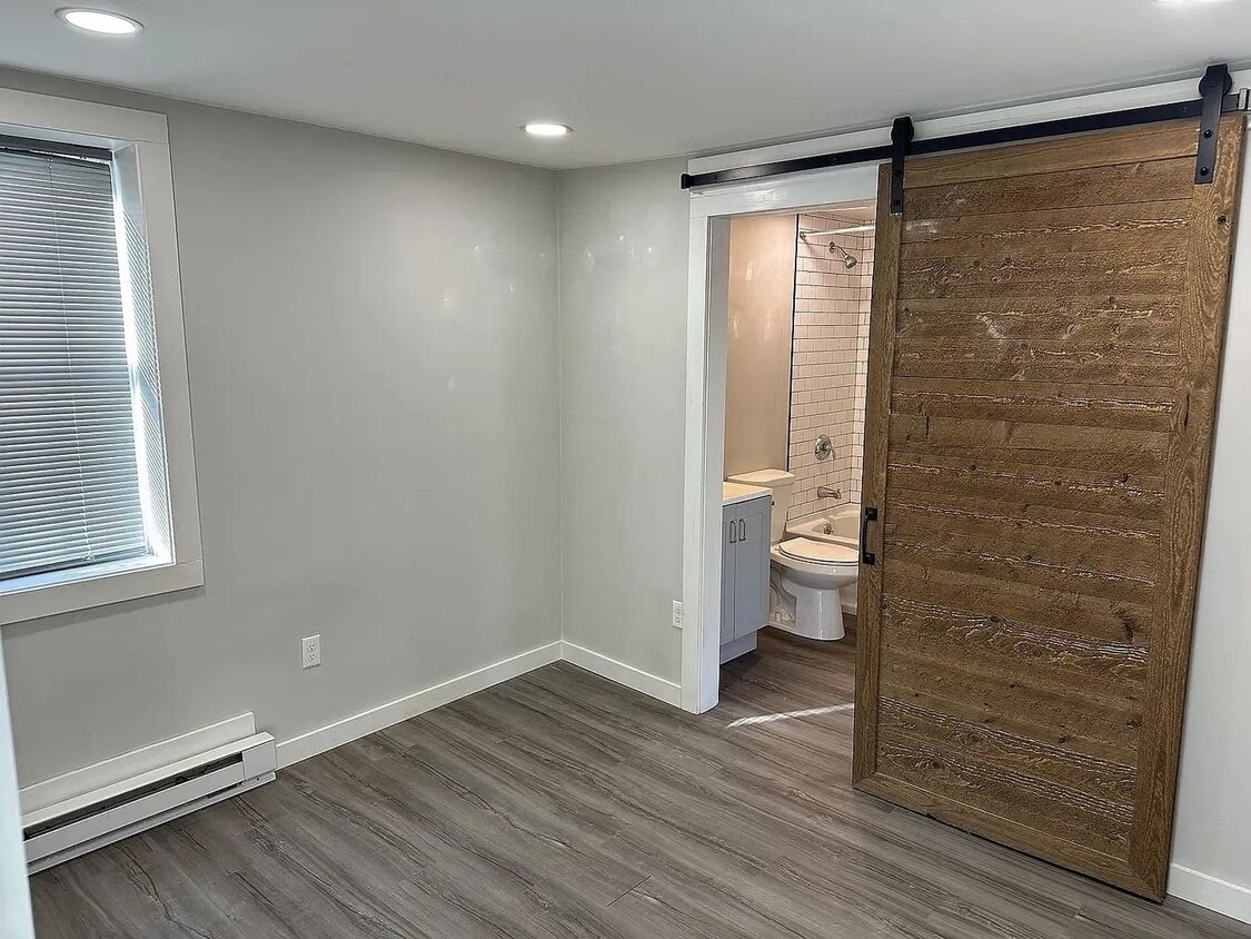 Building Photo - 16-20 Elm St