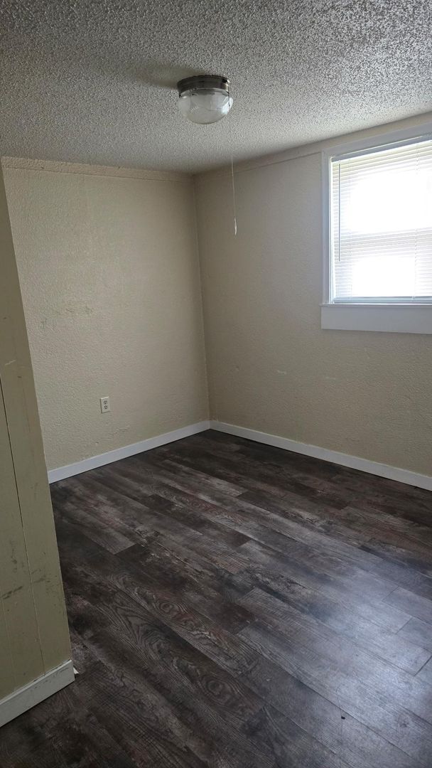 Foto del edificio - Charming 1-Bedroom Apartment in a Quaint Small Town!