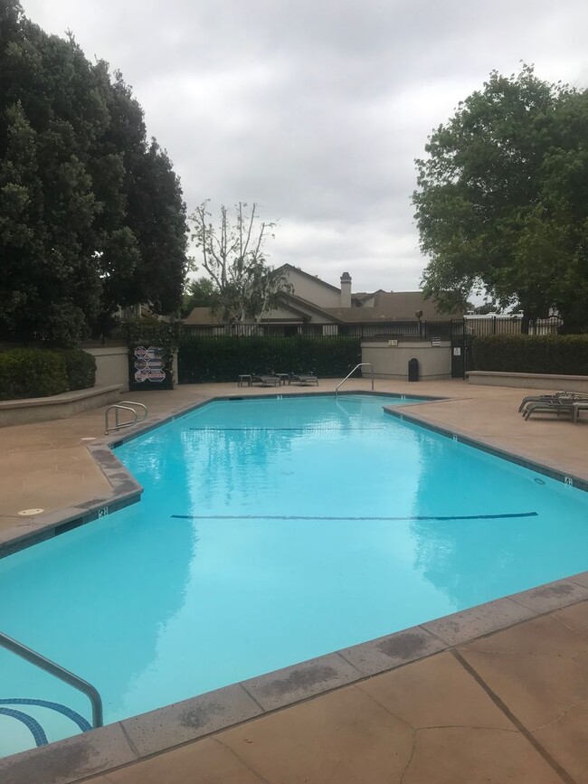 Foto del edificio - 1201 Greenstone Ln