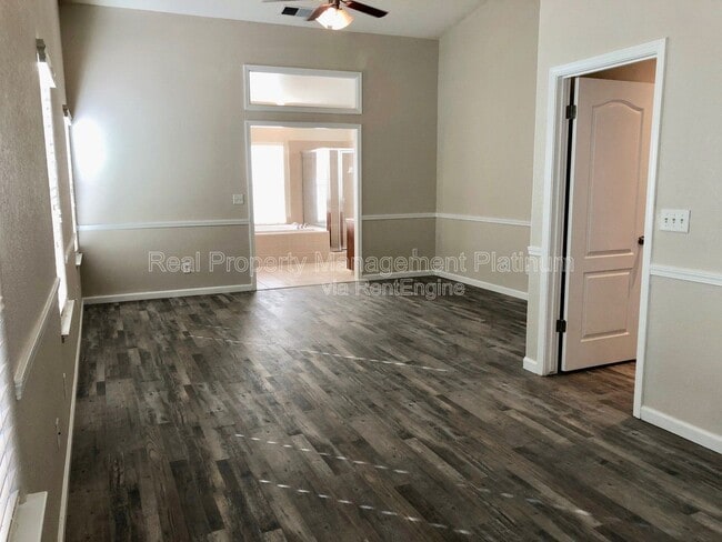 Building Photo - 546 Everglade Ave