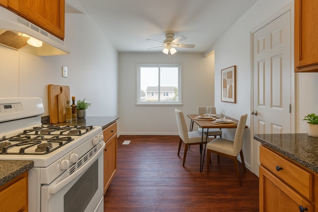 Building Photo - 2037 Vanderbilt Ct