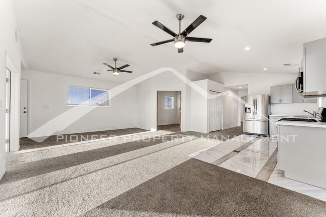 Building Photo - Upper Level Half Duplex with Central A/C and In-Unit Laundry