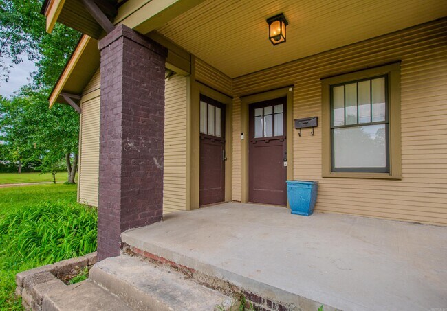 Building Photo - 120 Melrose Divide