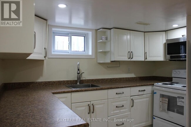 Building Photo - 226 Beechy Dr