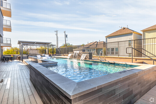 Elevated Leisure Pool - The Drake at White Rock