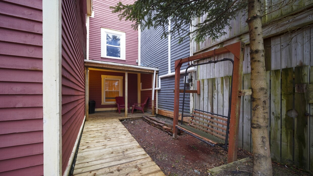 Primary Photo - 203 Gower St