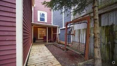 Building Photo - 203 Gower St