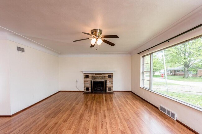Building Photo - 401 Oliver Lee
