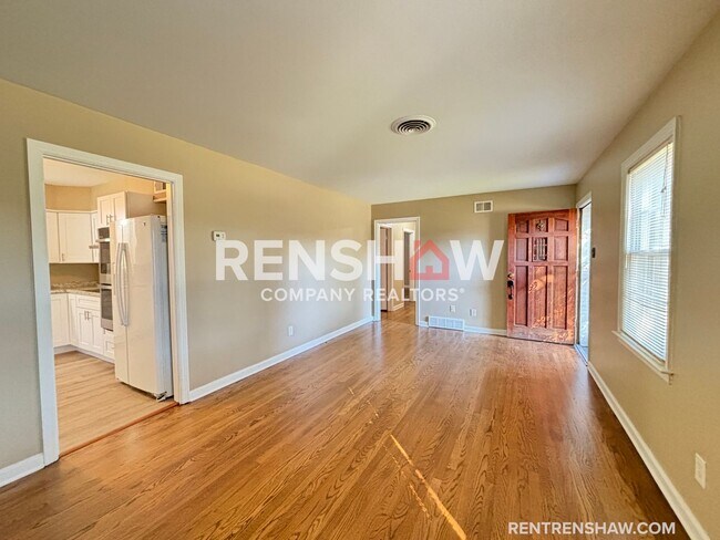 Building Photo - Text the Leasing Team at 901-820-4367 to S...
