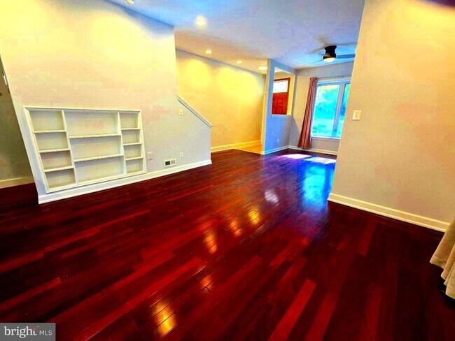 Foto del edificio - 757 Girard St NW