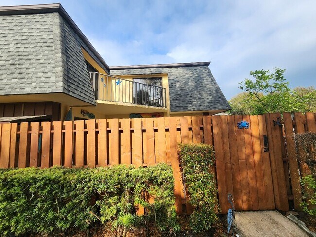 Foto del edificio - Charming Townhome in Cedar Dunes