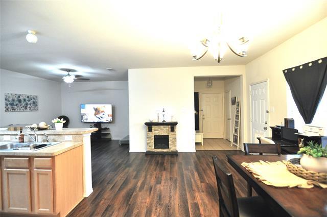 Foto del edificio - 7512 Howling Coyote Ln