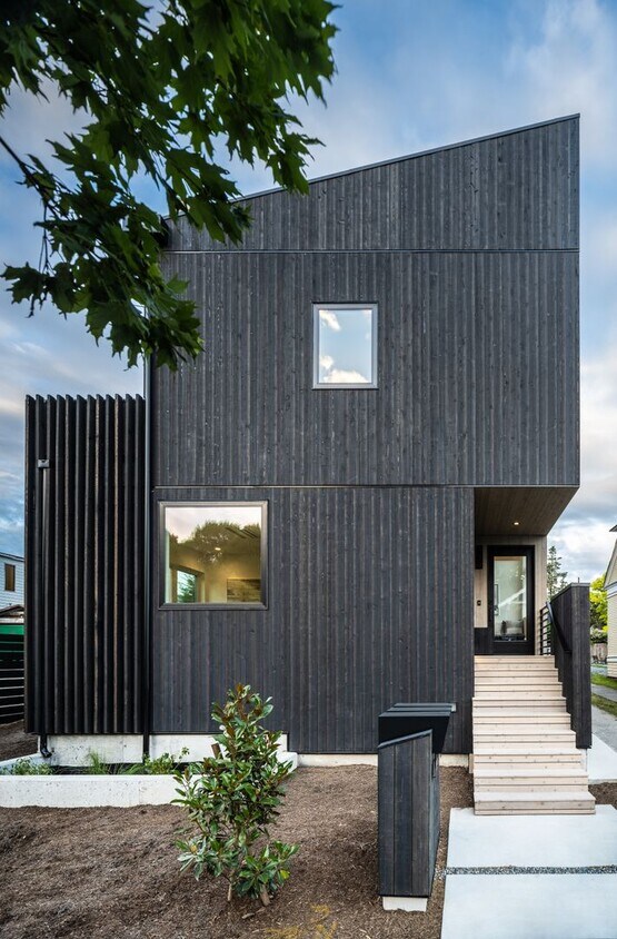 Foto principal - Central District –Brand New Townhomes.
