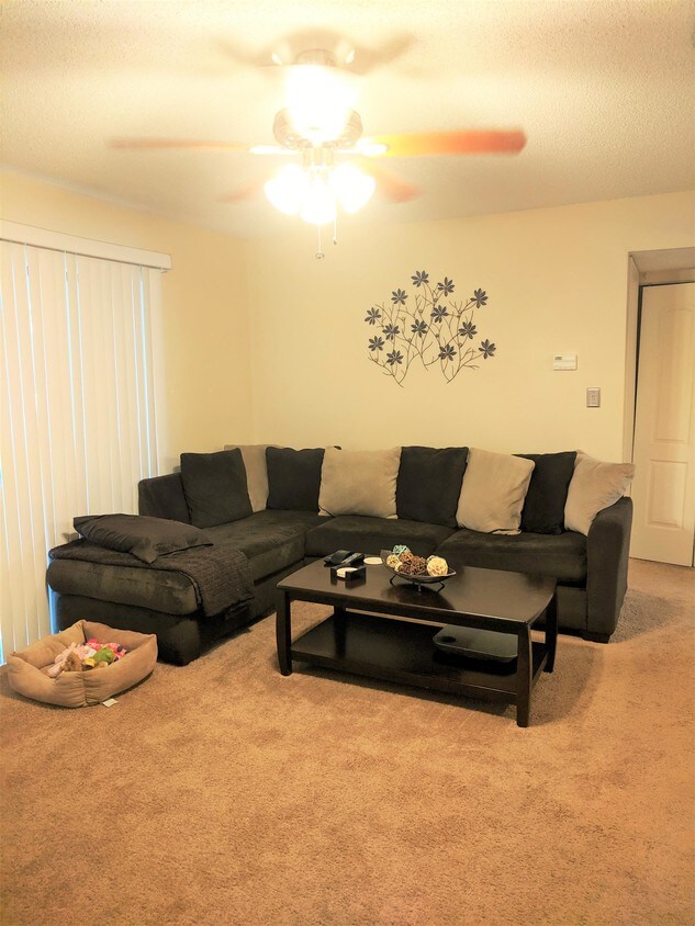 Foto principal - 190 Riverbend Dr