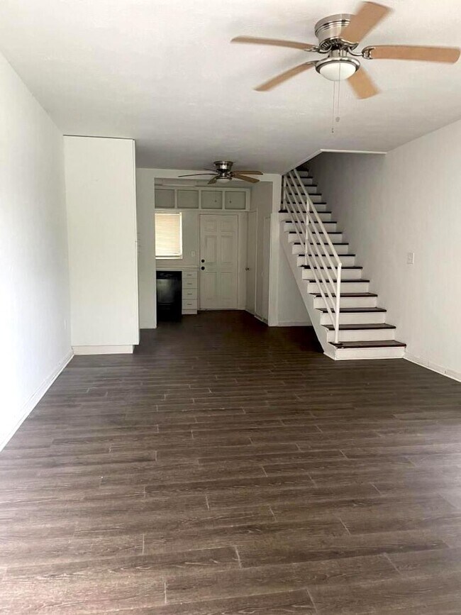 Foto del edificio - Bay Harbor Townhomes