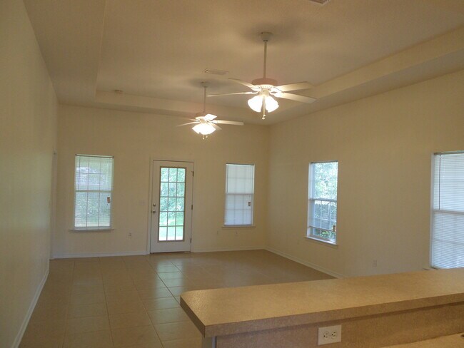 Foto del edificio - 713 N Park Blvd
