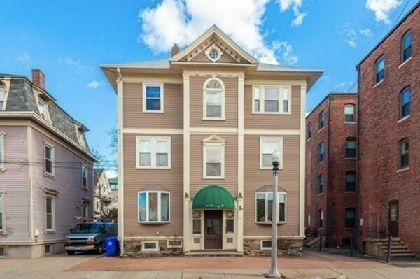 Building Photo - 34 Channing St