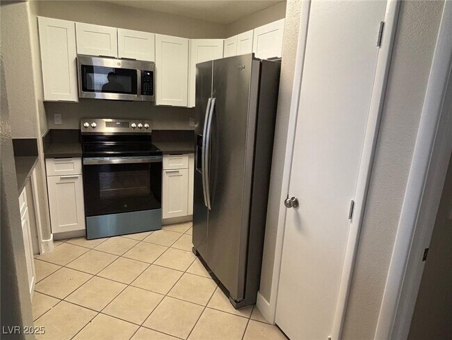 Foto del edificio - 2300 E Silverado Ranch Blvd