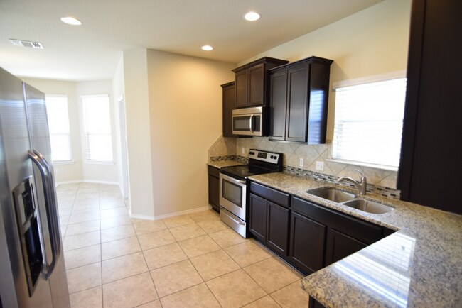 Building Photo - 5717 Stonehaven Dr