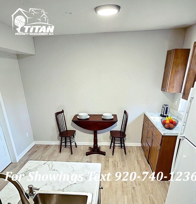 Building Photo - Updated 3 Bedroom Town Home