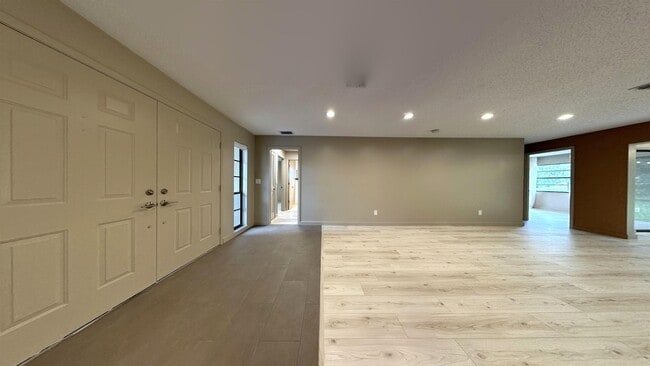 Building Photo - 7134 Fairway Bend Cir