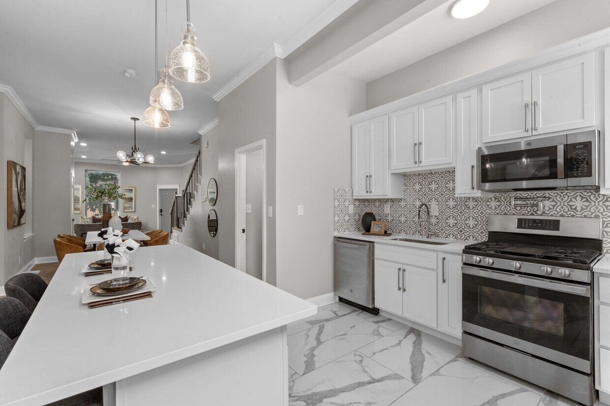 Primary Photo - Large and Open 4 bedroom Townhouse