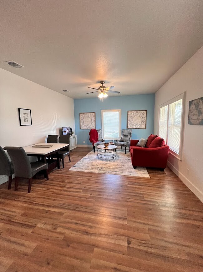 Building Photo - 403 Givens Ave