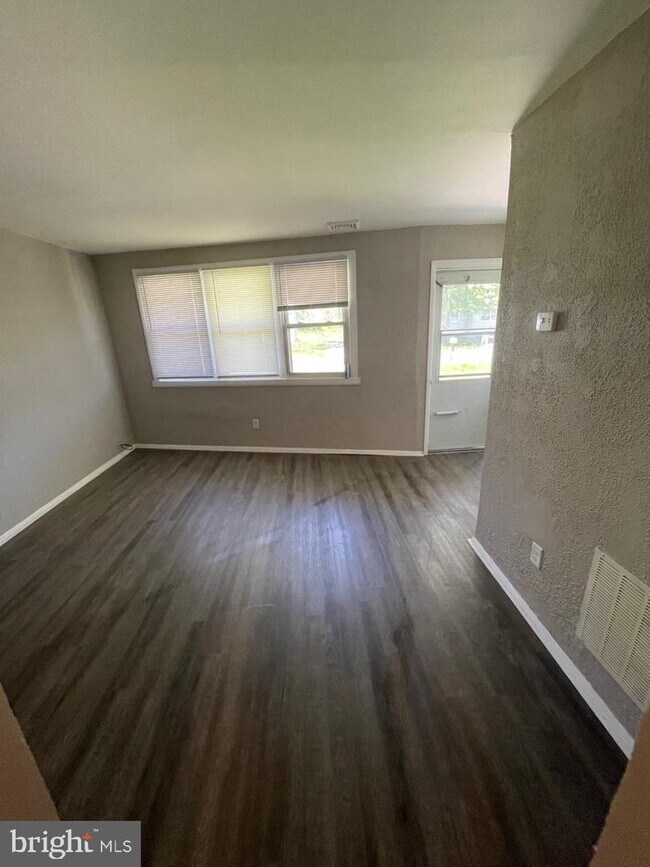 Foto del edificio - 145 Lemmon Ave