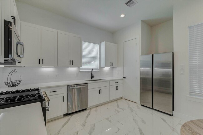 Foto del edificio - 5727 Elysian St