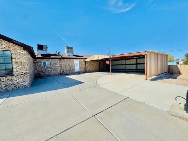 Foto del edificio - 620 E Main St