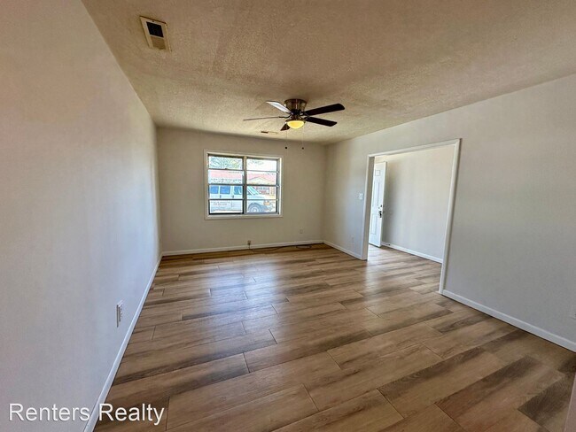 Building Photo - 3 br, 1.5 bath House - 3916 Pickett Dr SW