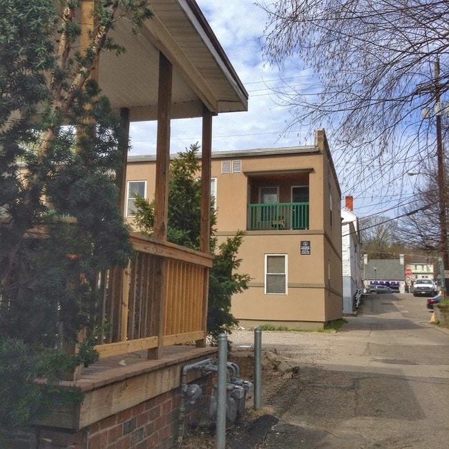 Building Photo - 13 Fern St
