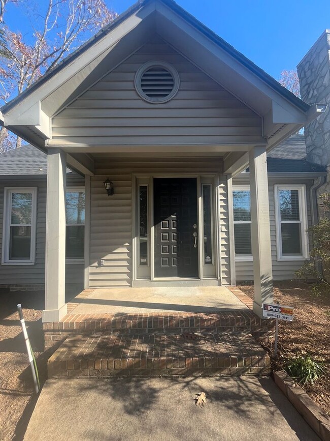 Building Photo - Beautiful 3 Bedroom 3 Bathroom Single Family Home