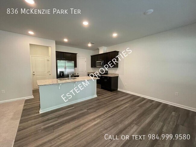 Foto del edificio - 836 McKenzie Pk Ter