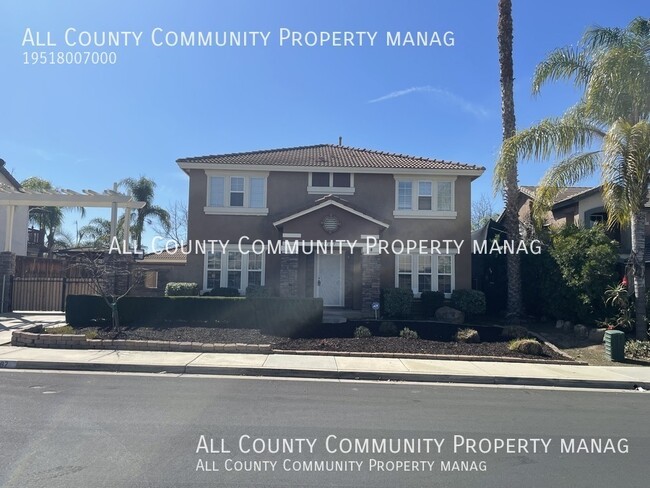 Building Photo - Single Family POOL Home in Murrieta!