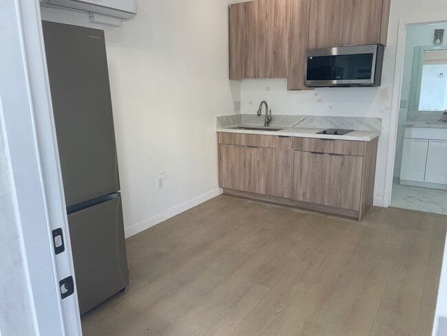 Photo - 1376 Edgecliffe Dr Apartment