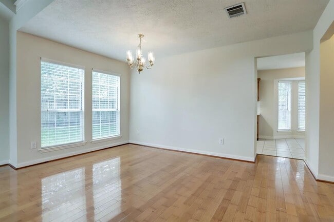 Foto del edificio - 2426 Linwood Dr