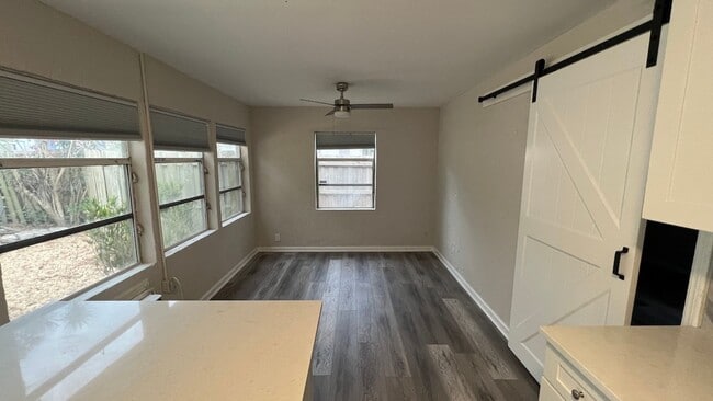 Building Photo - 1-Bedroom, 1-Bath Detached Apartment – Col...