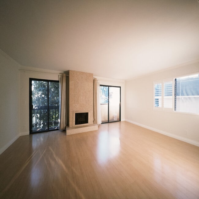 Building Photo - 1236 Wellesley Ave