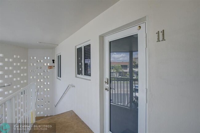 Building Photo - 999 N Riverside Dr