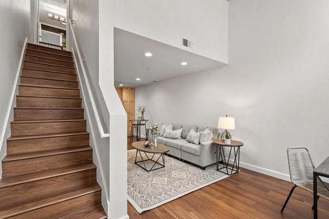 Building Photo - UNIT 5