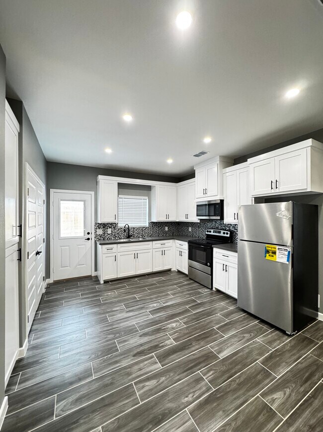 Foto del edificio - 3304 Whetstone Ave