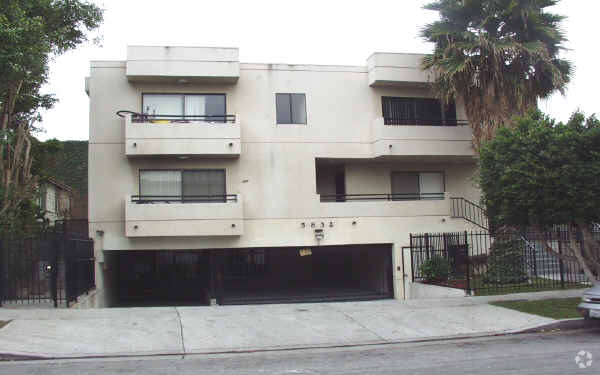 Foto del edificio - 5832 Gregory Ave