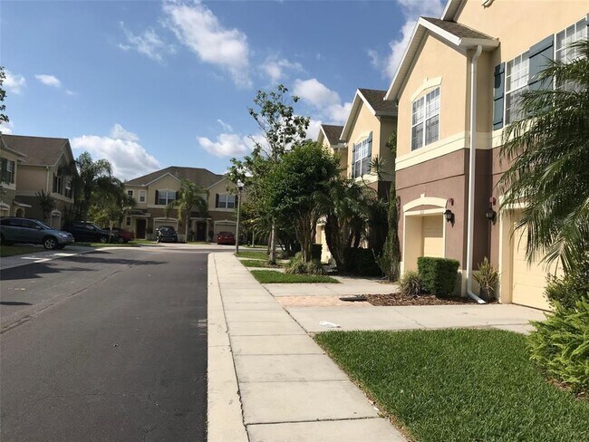 Foto del edificio - 629 Pinebranch Cir