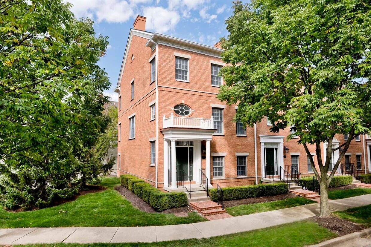 12746 Edgemont Way, Carmel, IN 46032 Townhome Rentals in Carmel IN